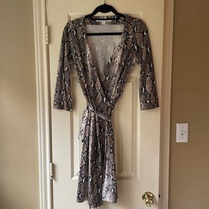 Diane von Furstenberg wrap dress - size 6